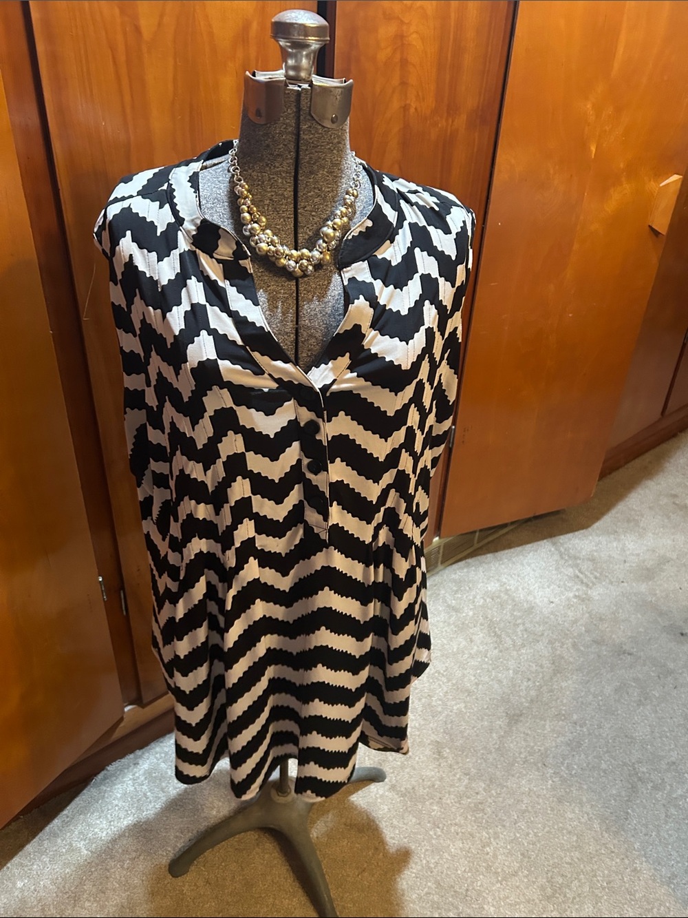 Roz & Ali Black and White Chevron Sleeveless Tunic